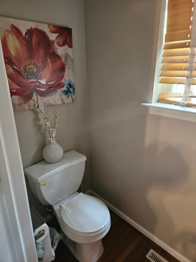 Building Photo - 125 Vernon Ct