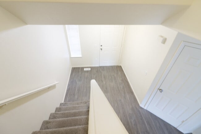 Building Photo - Newly updated Spacious 3 bedroom 2 bath Duplex in Hubbard.