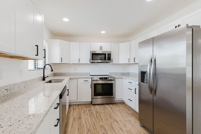 Building Photo - Newly Renovated 3 Bedroom 2 Bath Home