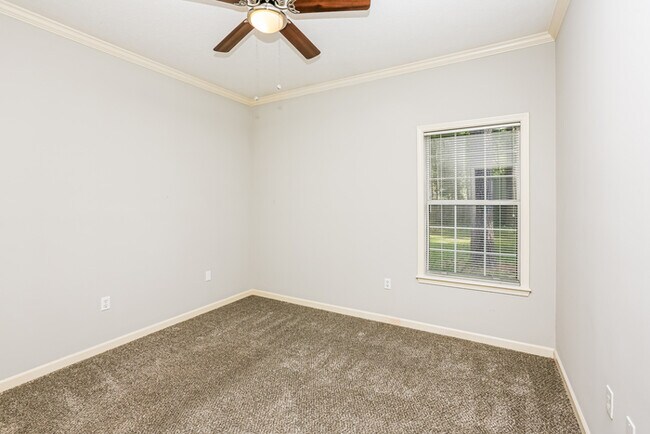 Building Photo - Beautiful Home with Great Backyard!