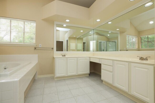 Building Photo - 47 E Greywing Cir