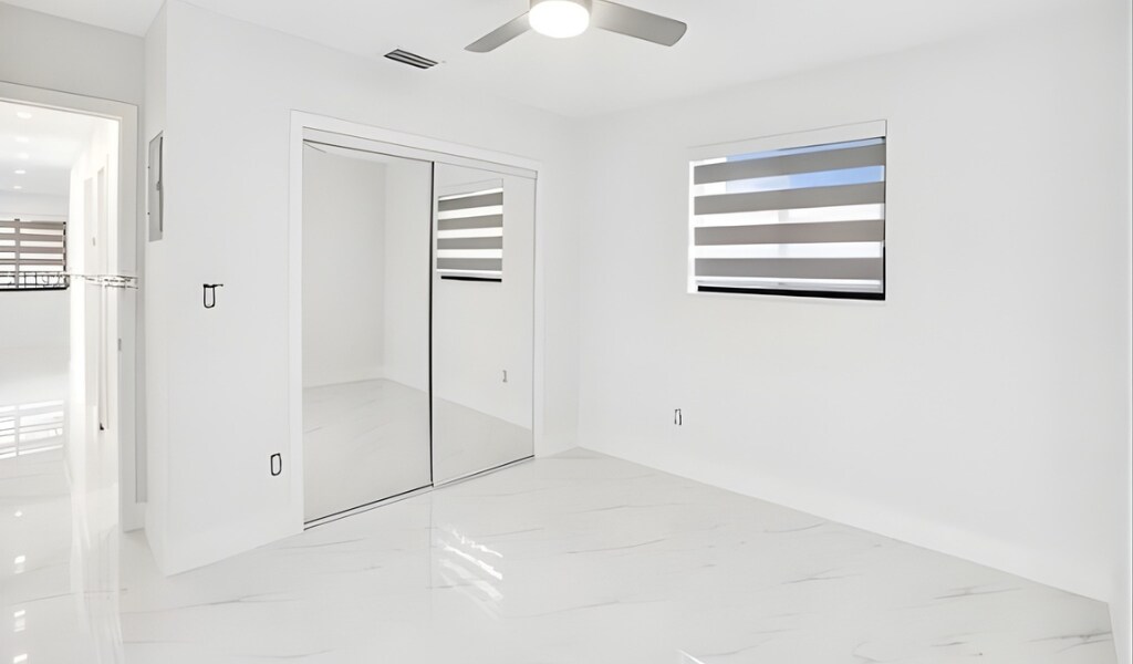 Building Photo - 7881 Hope St