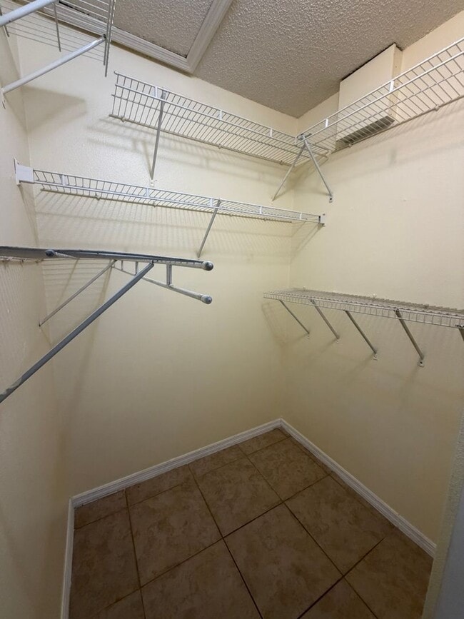 Building Photo - 3 Bed 2 Bath Home in BVL for Rent