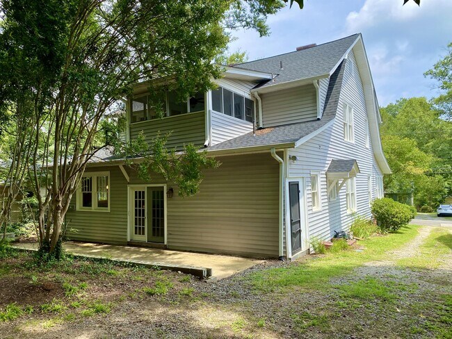 Building Photo - 1105 Virginia Ave