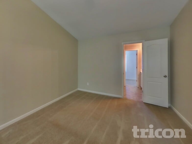 Building Photo - 4600 Montelena Dr