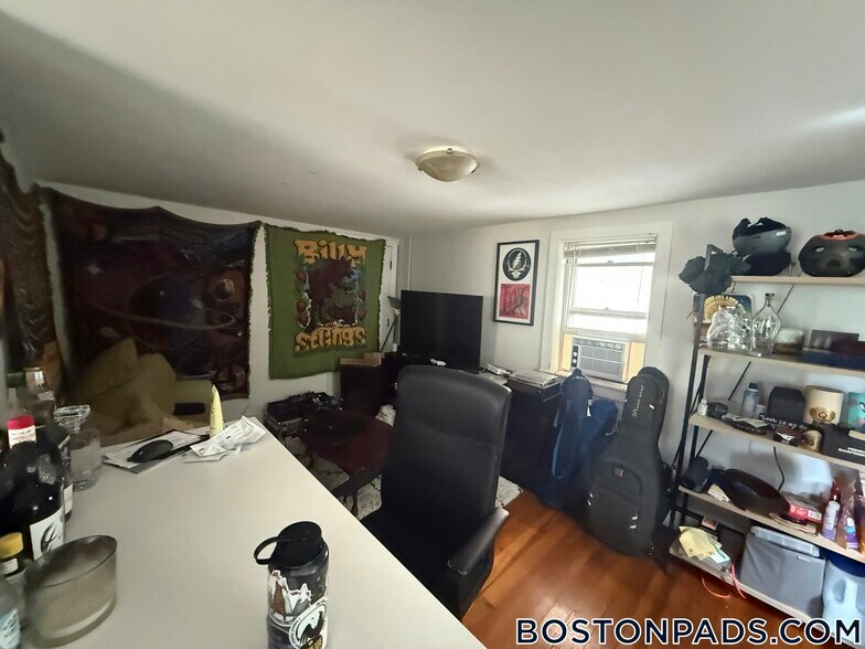 Building Photo - 10 Smith Ave