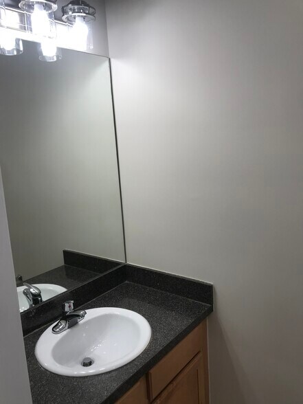 Building Photo - 3414 W Le Moyne St