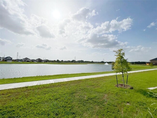 Building Photo - 15502 Islandview Ln