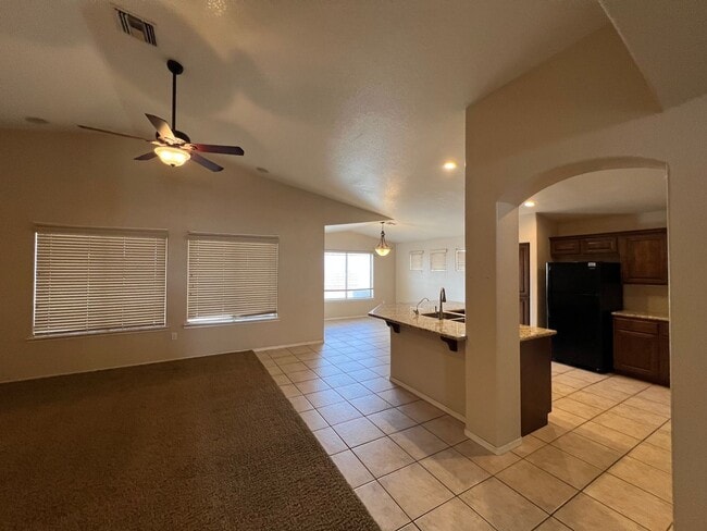 Building Photo - 4 BEDROOM HOME WITH POOL ACCESS!