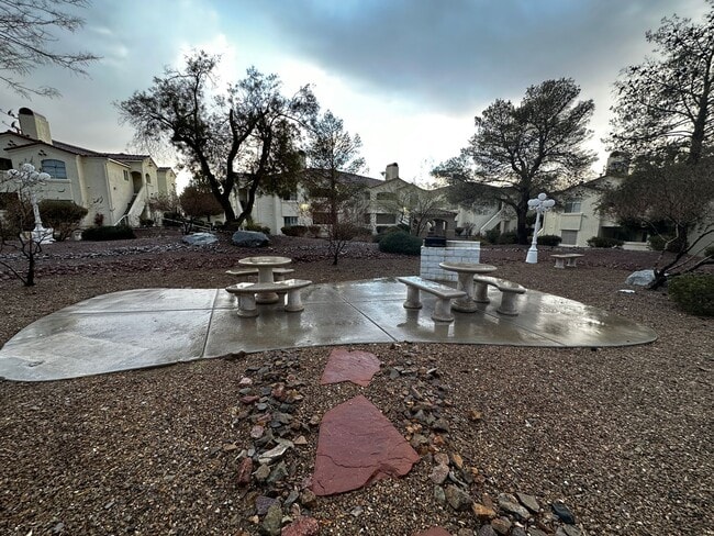 Building Photo - Henderson First Floor Condo - In Gated Community With Pool.