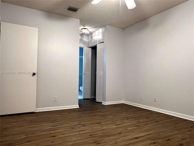 Building Photo - 543 Racquet Club Rd