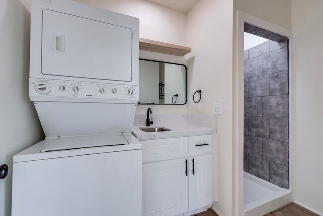 Building Photo - Valley Village