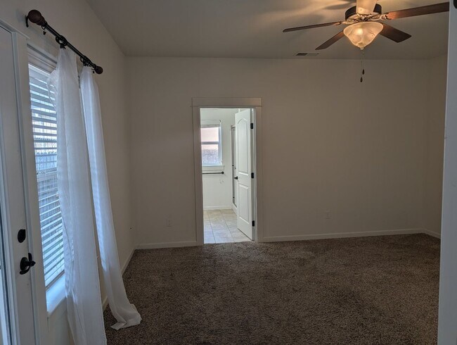 Building Photo - 1500 Darlene Dr