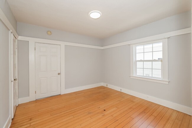 Building Photo - Beautiful 1918 Oakland Home!!