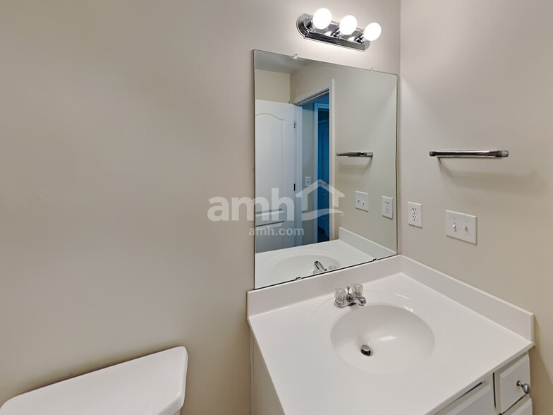 Building Photo - 302 Harmony Lake Dr