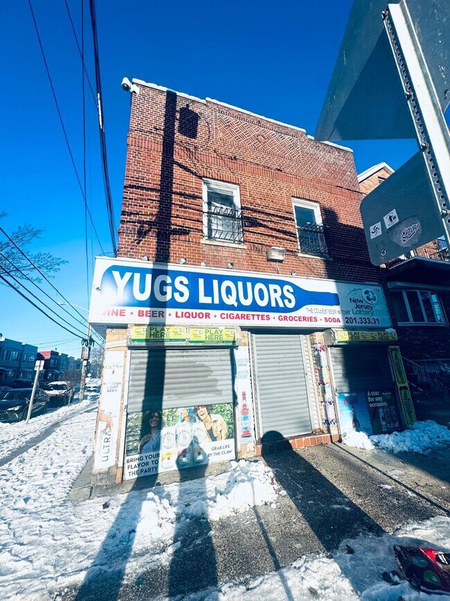 Building Photo - 113 Mallory Ave