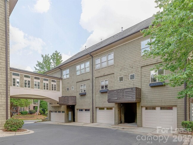 Building Photo - 1174 Park West Dr