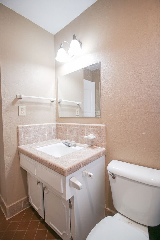 Building Photo - 3-Bedroom Home with Yard in East Tulsa – Ready Mid May!