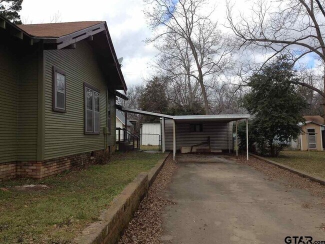Building Photo - 632 Nacogdoches St