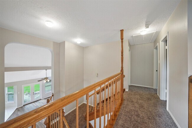 Building Photo - 2402 Brookdale Dr
