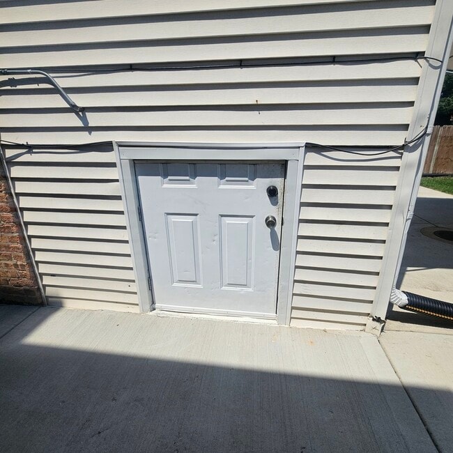 Building Photo - 1831 S 61st Ct