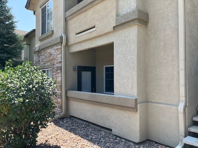 Building Photo - 6924 Ash Creek Heights