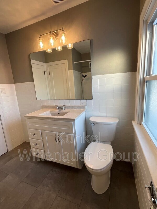 Building Photo - 132 N 82nd St