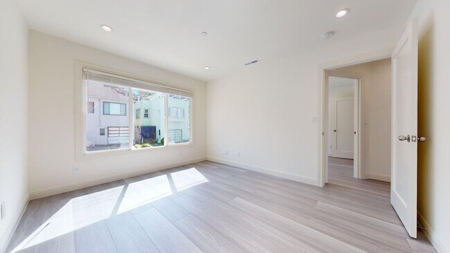 Building Photo - 148 Frankfort St