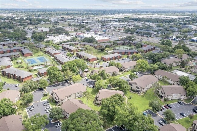 Building Photo - Beautiful 1/1 Wood Floors Condo for Rent in Winter Park