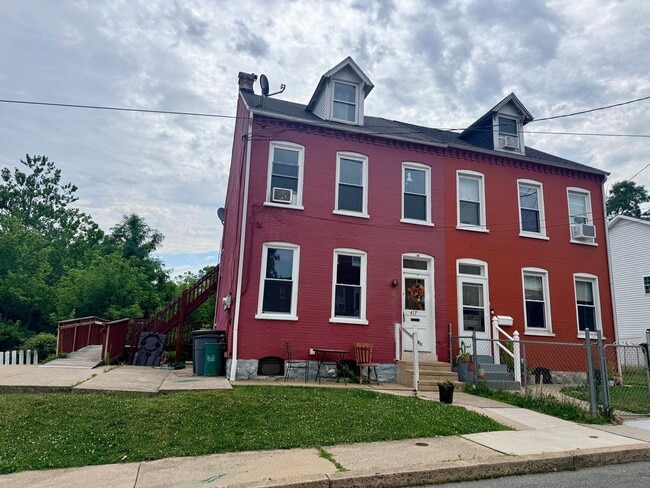 Building Photo - 417 Hillside Ave