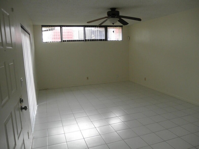 Building Photo - 3662 Victoria Dr