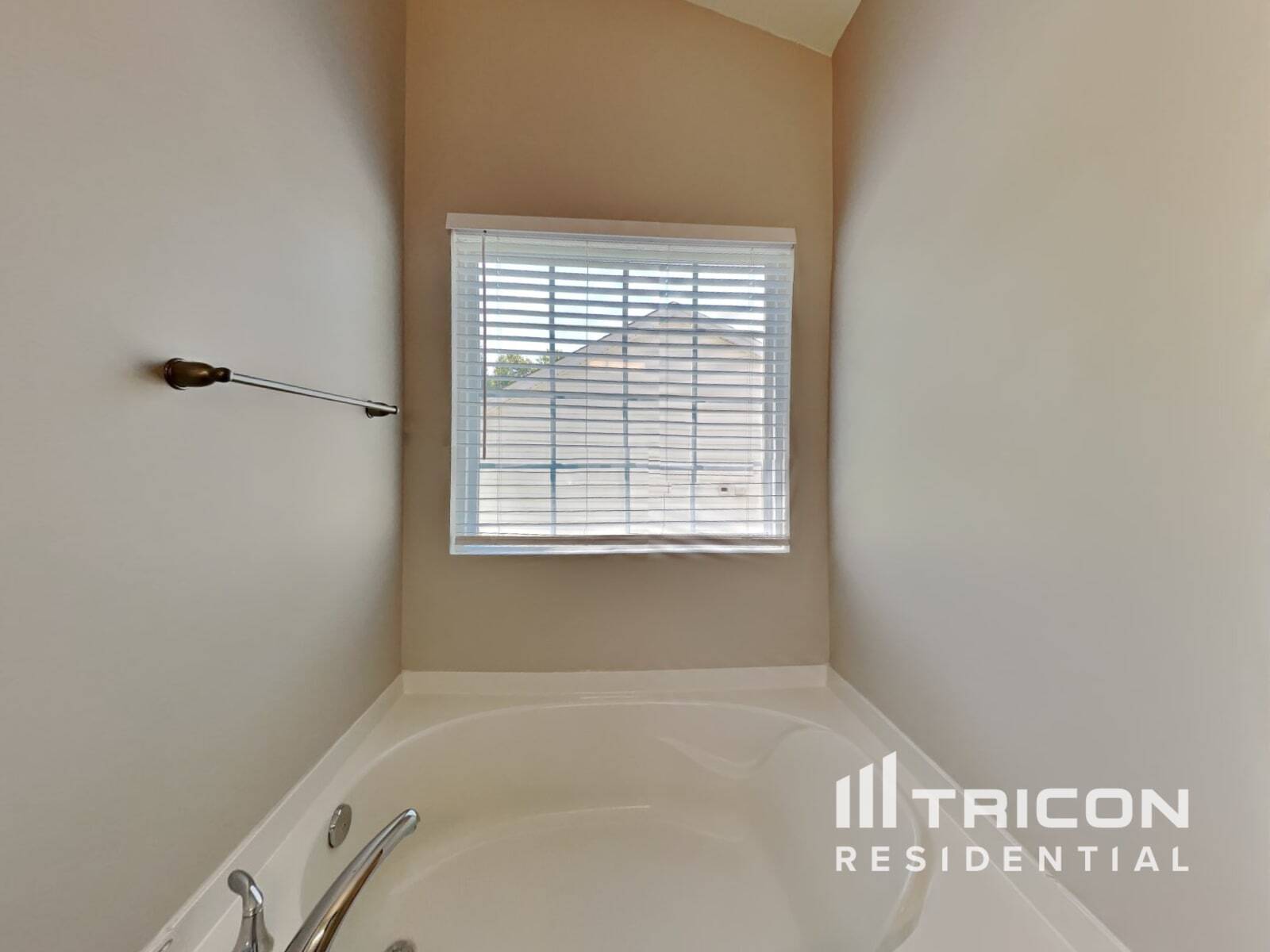 Building Photo - 986 Peachtree Meadows Cir