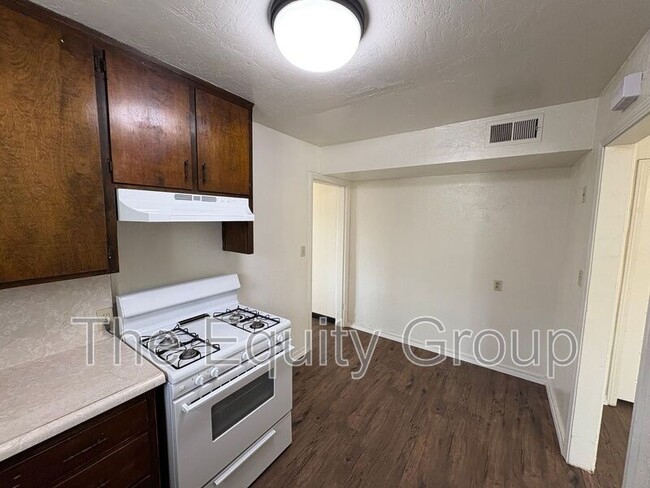 Building Photo - 719 S Church St