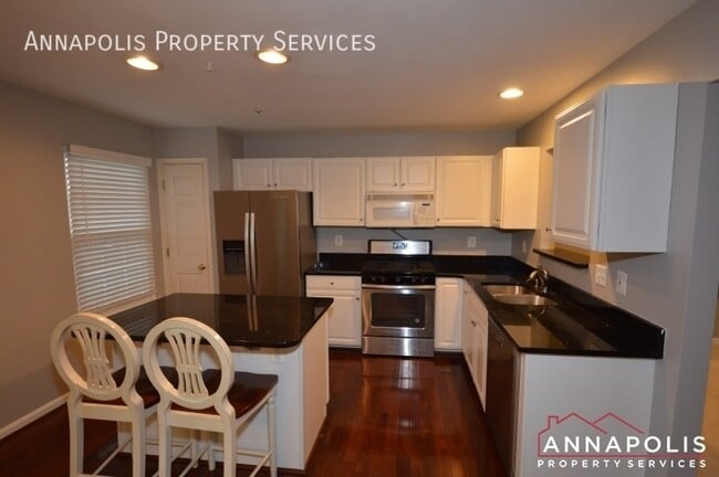 Building Photo - 546 Francis Nicholson Way