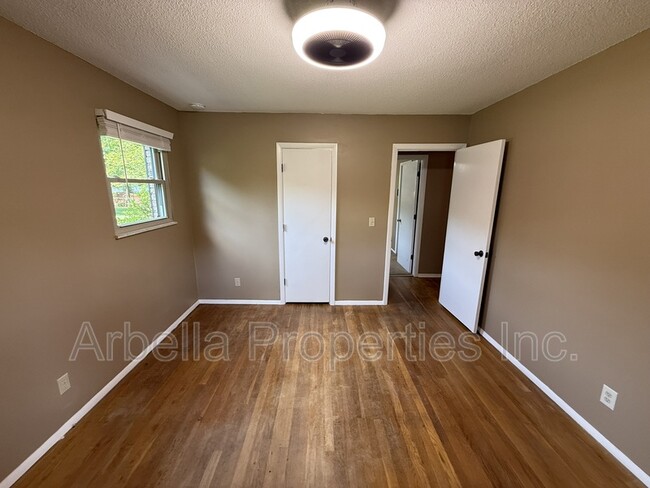 Building Photo - 2708 Granbrook Dr