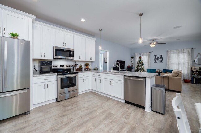 Building Photo - 1239 Oxford Village Cir