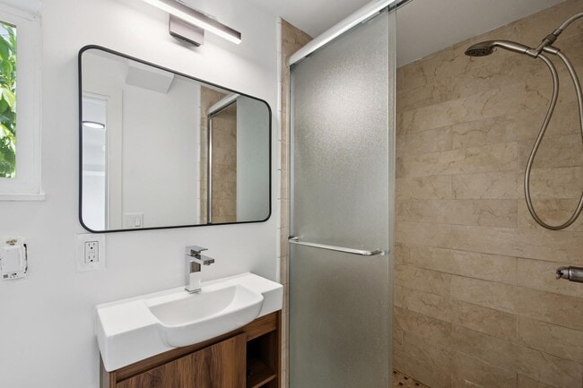 Building Photo - Newly Renovated Historic 1-Bedroom in Downtown North (Palo Alto)