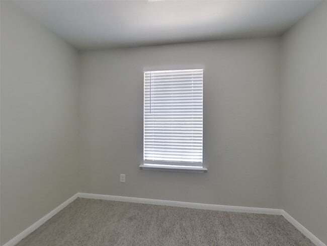 Building Photo - 46 Shimmer Pond Pl