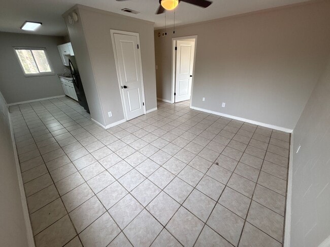 Building Photo - 2150 Saxon St