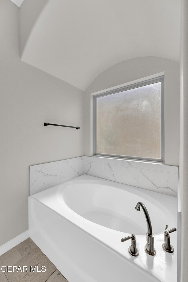 Building Photo - 10613 Hidden Palm Pl