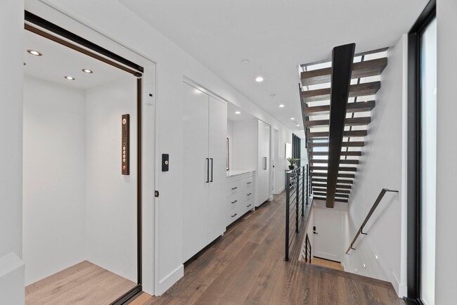 Building Photo - Recently Built, Fully Furnished, Custom Home w/ Amazing Indoor/Outdoor Living Space, Perched Abov...