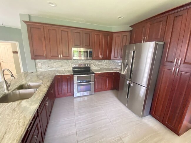Building Photo - Wide Open Spaces – Renovated 5-Bedroom Hom...