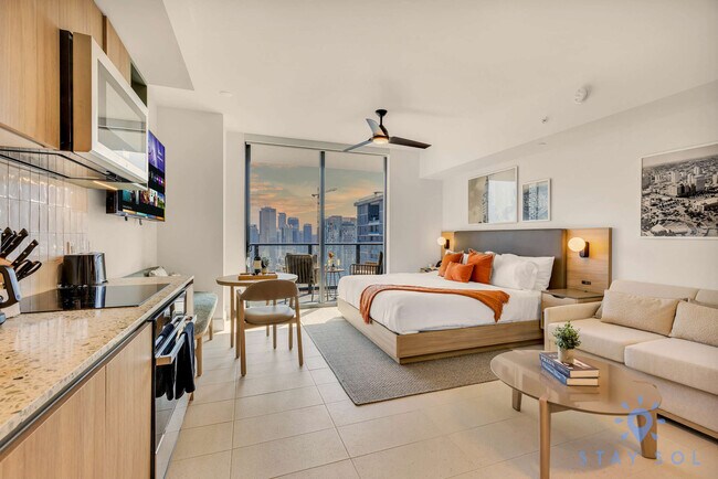 Building Photo - 601 NE 1st Ave