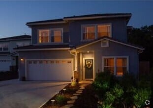 Building Photo - Large 3 bedroom home