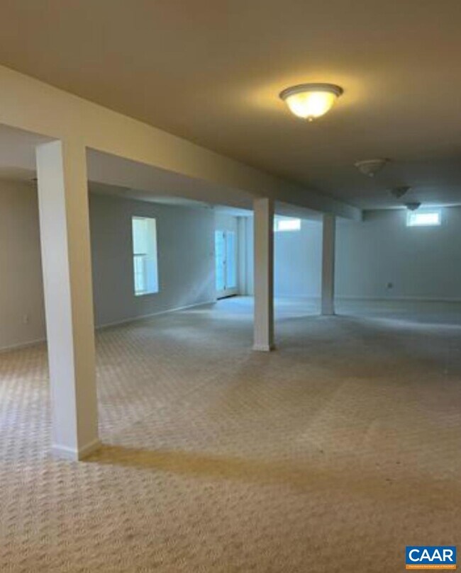 Building Photo - 154 Holly Hill Dr