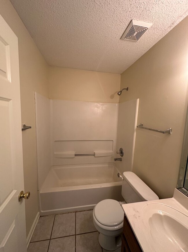 Building Photo - 3 Bedroom, 2 Full Baths in Horn Lake, Wellington Square Subdivision