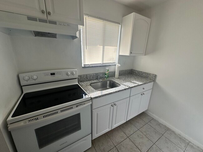 Building Photo - 6054 Forest Hill Blvd