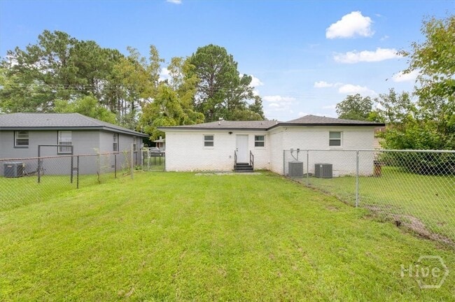 Building Photo - 2120 Krenson St