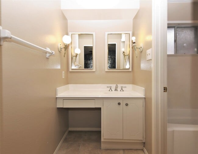 Building Photo - 11918 Kirkway Dr