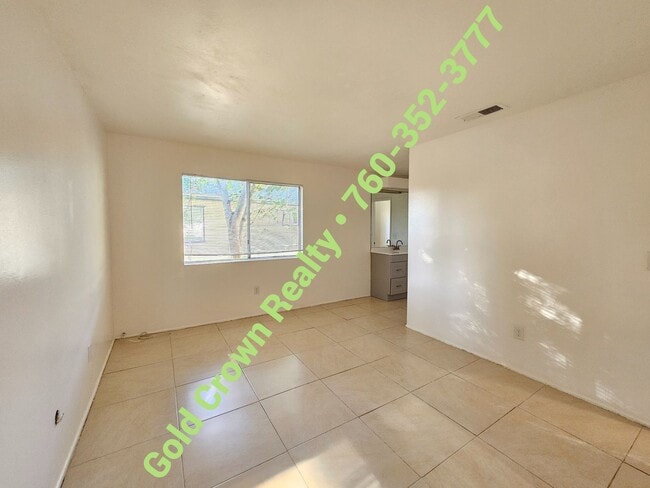 Building Photo - Condo for Rent in Gated Community